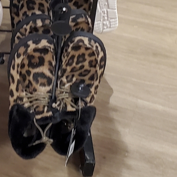 Hey Dude Shoes Britt Ankle Boots - Picture 2 of 3